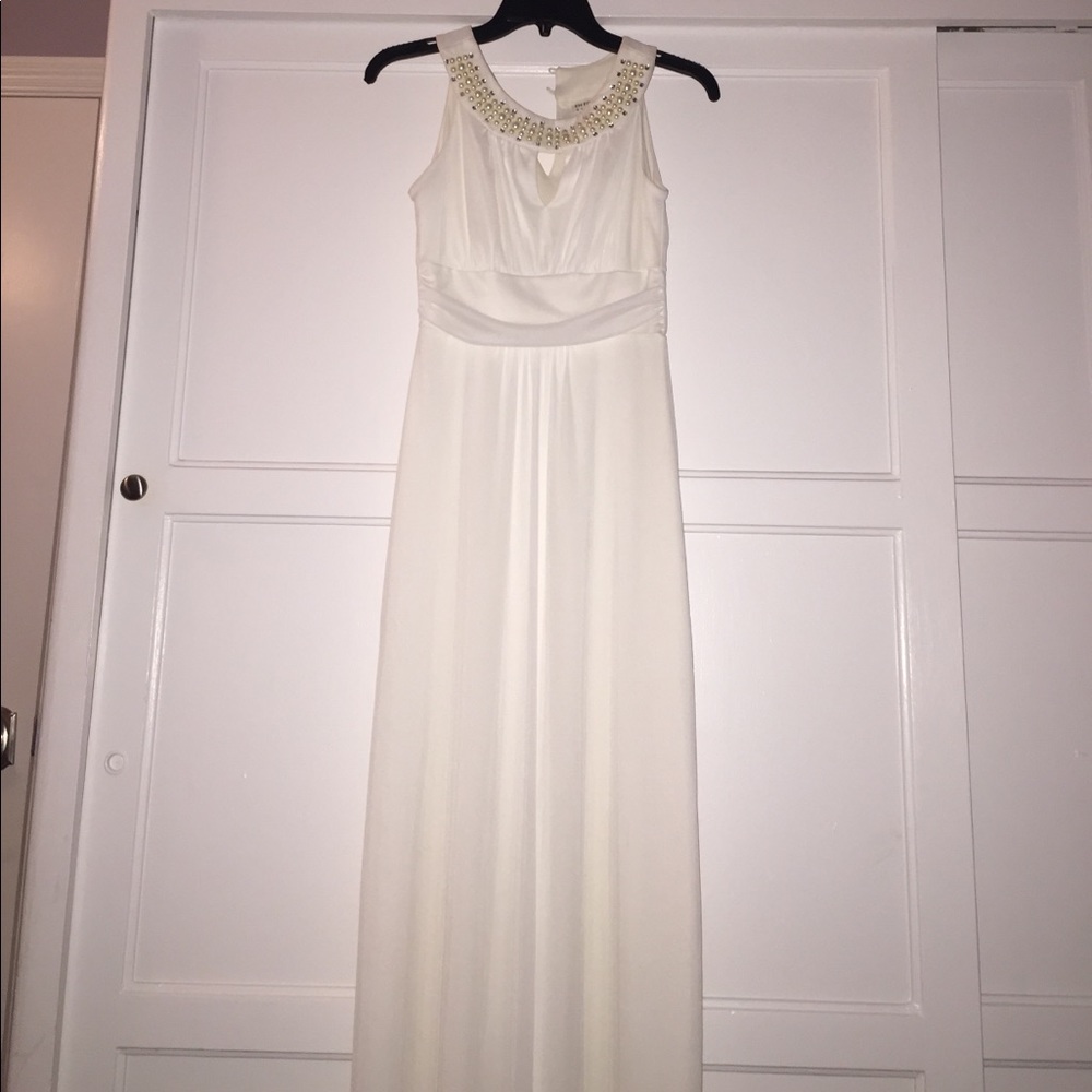 White prom dress 😍