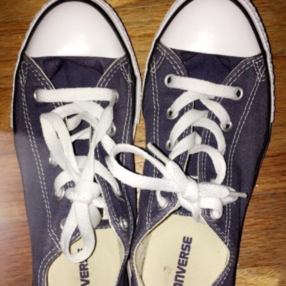 Size 3 navy blue converse.