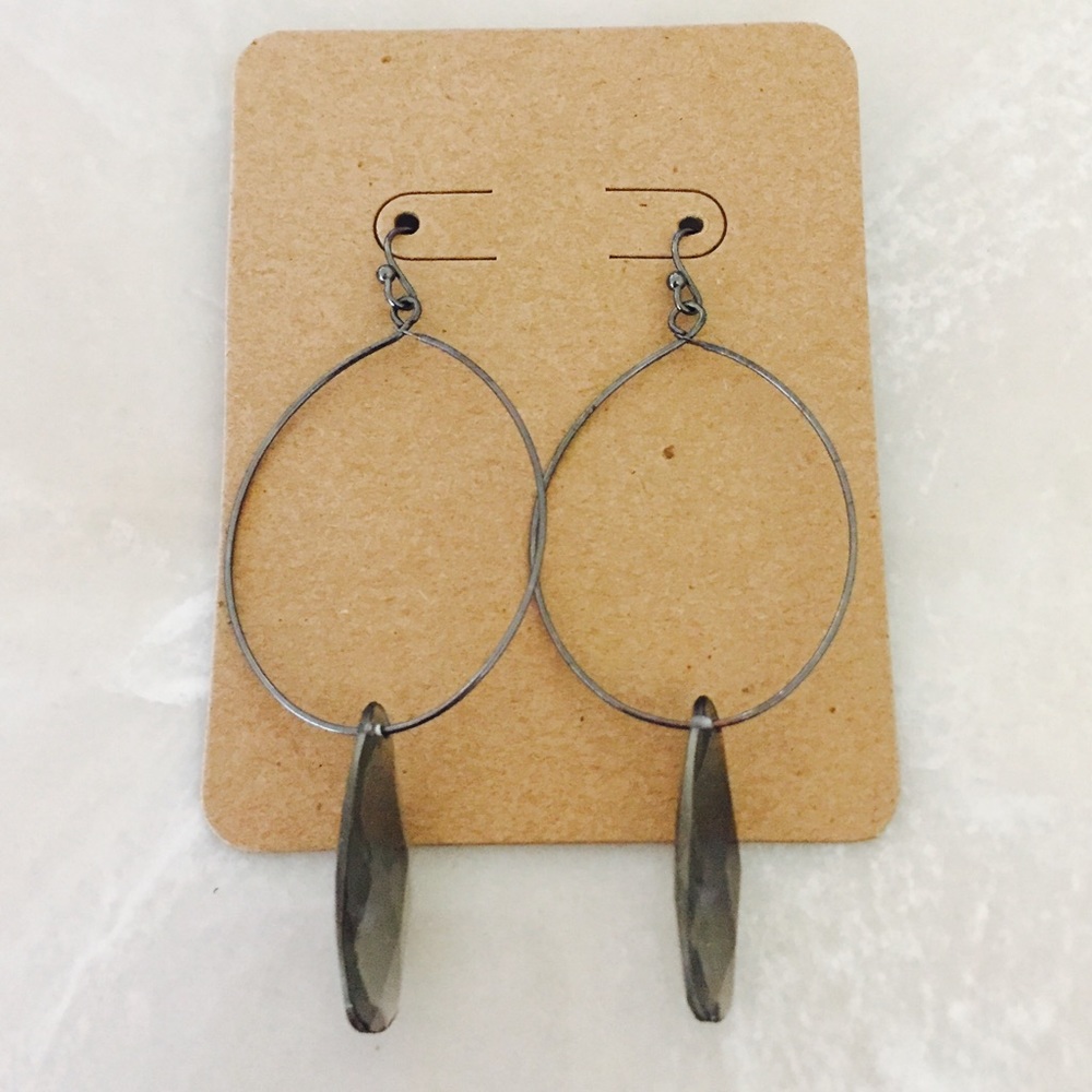 The Limited Drop Earrings Gunmetal/Quartz
