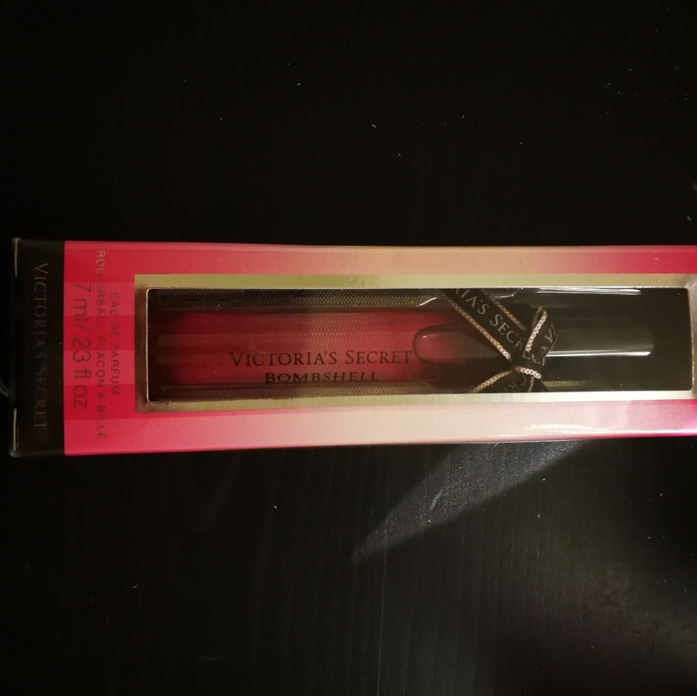 VS bombshell roll ball perfume