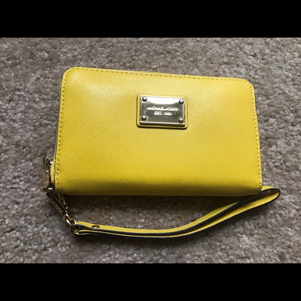 Authentic Michael Kors Yellow Smart Phone Wristlet