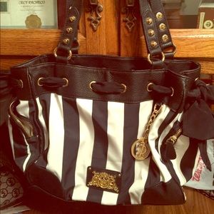 Juicy Couture hang bag