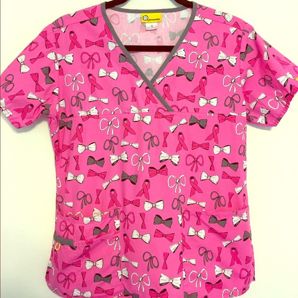 Wonderwink S bow scrub top