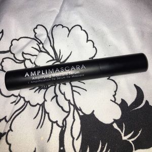 Black amplimascara