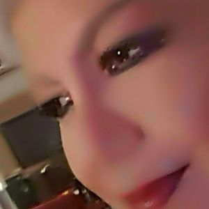 Meet your Posher, Herminia