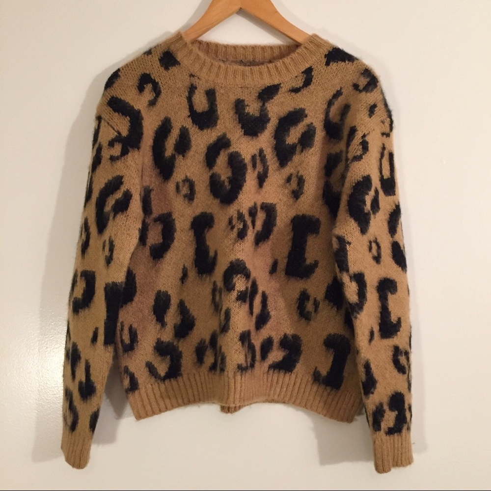 LEOPARD PRINT SWEATER