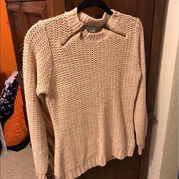 Creme sweater - Picture 1 of 1