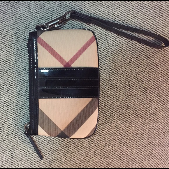 Authentic Burberry wristlet - Picture 4 of 4