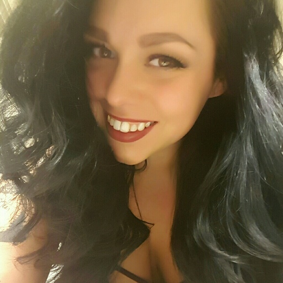 Meet your Posher, Danielle - Picture 1 of 1