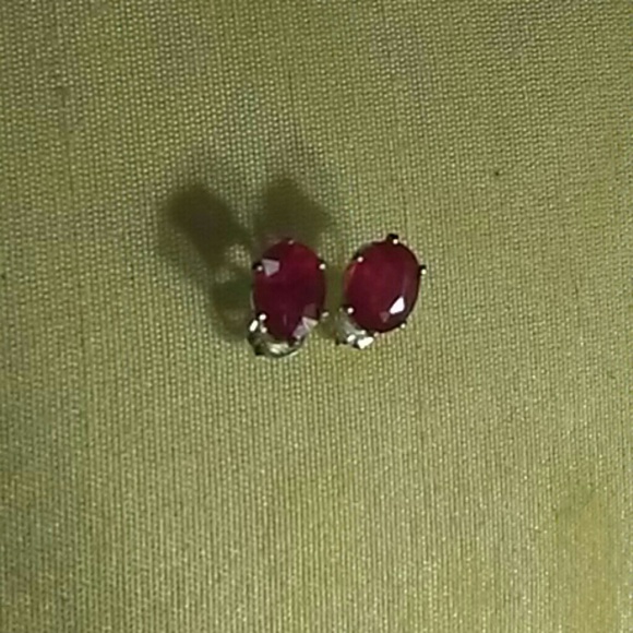 Jewelry - 💕Authentic ruby earrings