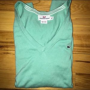 Vineyard Vines Vneck sweater