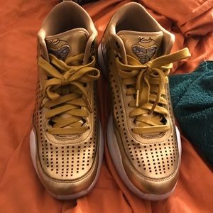 Liquid gold Kobe 10s