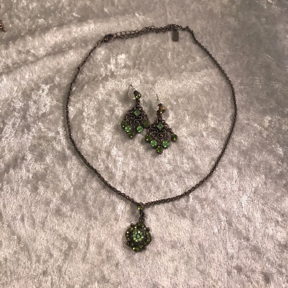 Green and antique gold earrings and necklace