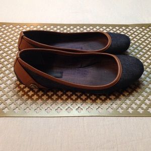 Calvin Klein neutral denim & leather ballet flats.