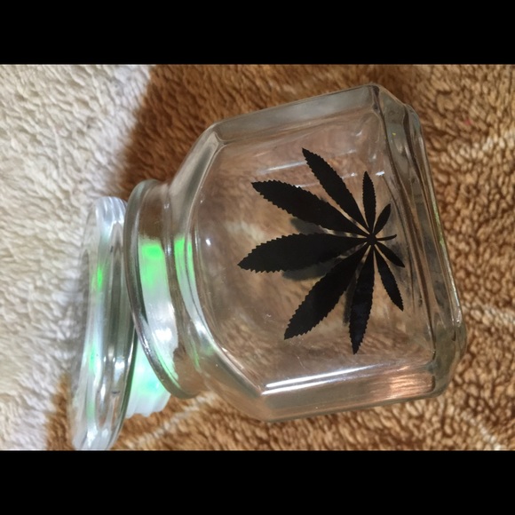 Cannabis jar - Picture 1 of 1