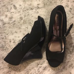 Unlisted Kenneth Cole Buzzy Pump open toed size 8M