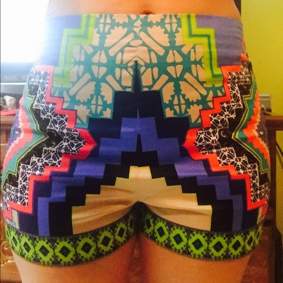 🎊🎊SALE🎊🎊Flying tomato geo print shorts - Picture 1 of 4