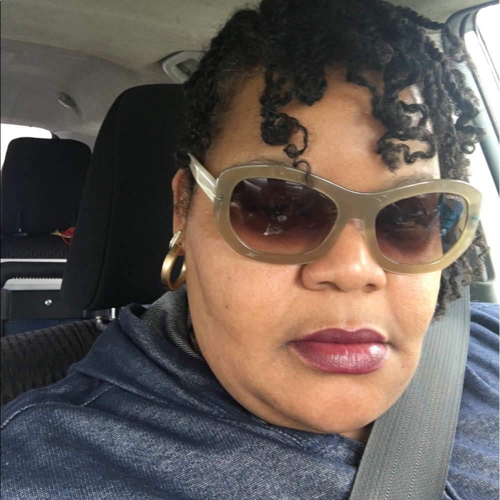 Meet your Posher, Lori