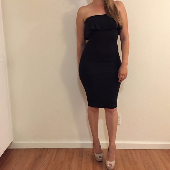 •LAST ONE• Ruffle Top Strapless Midi Dress - Picture 4 of 7