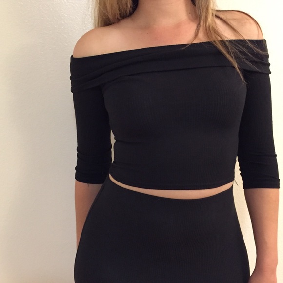 •LAST ONE• Ribbed Off The Shoulder Top & Skirt Set - Picture 2 of 7