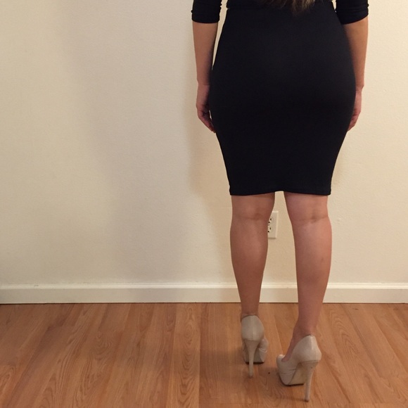 •LAST ONE• Ribbed Off The Shoulder Top & Skirt Set - Picture 3 of 7