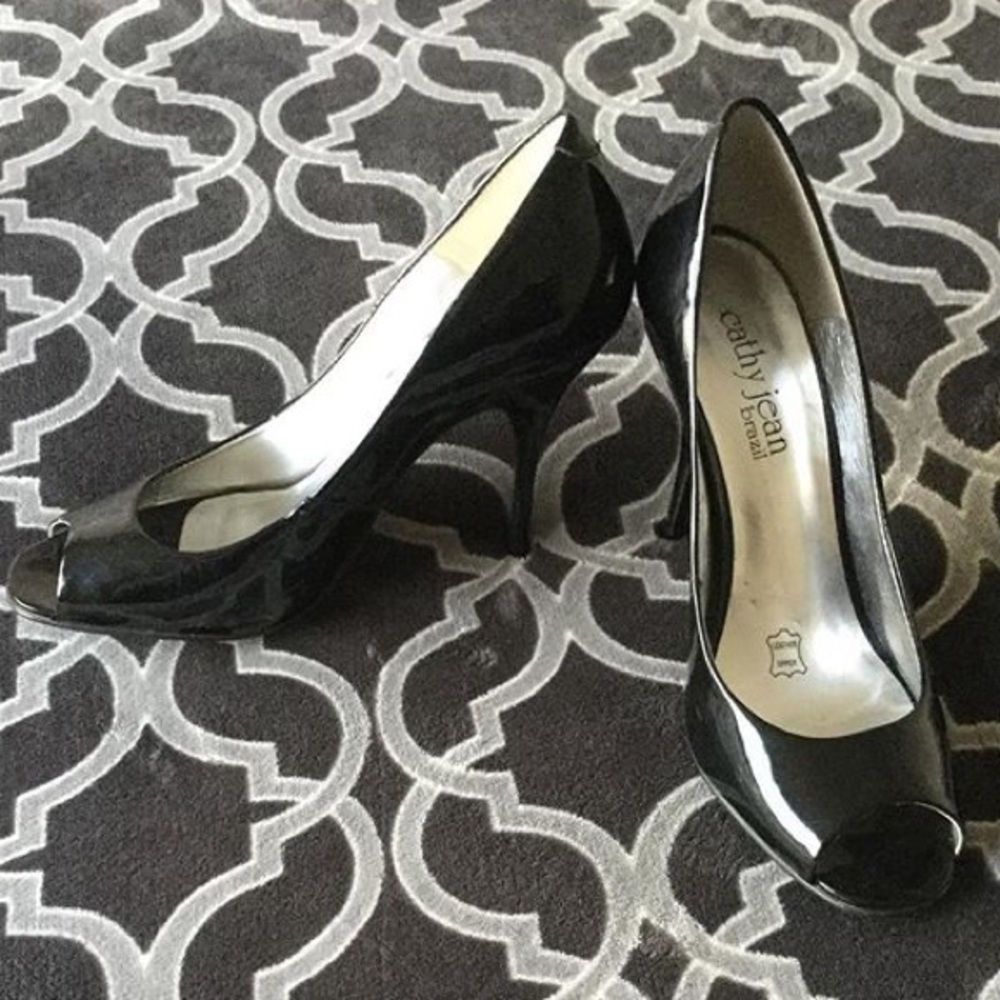 Peep toe pumps