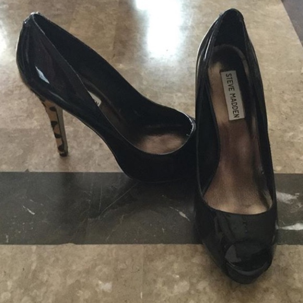 Peep toe pumps