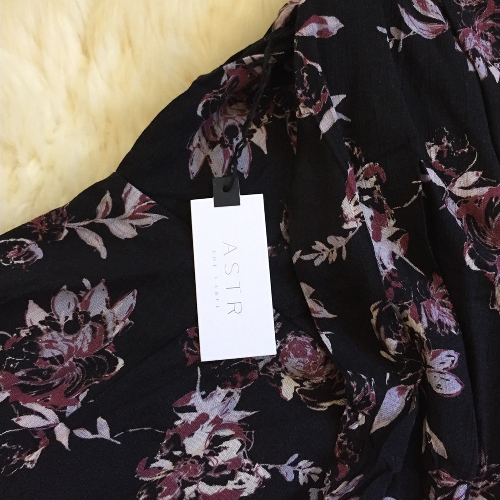 Last One- ASTR Keyhole Printed Romper - Picture 4 of 5
