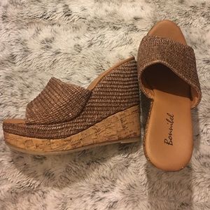 Bonnibel Wedge Sandal Size 8.