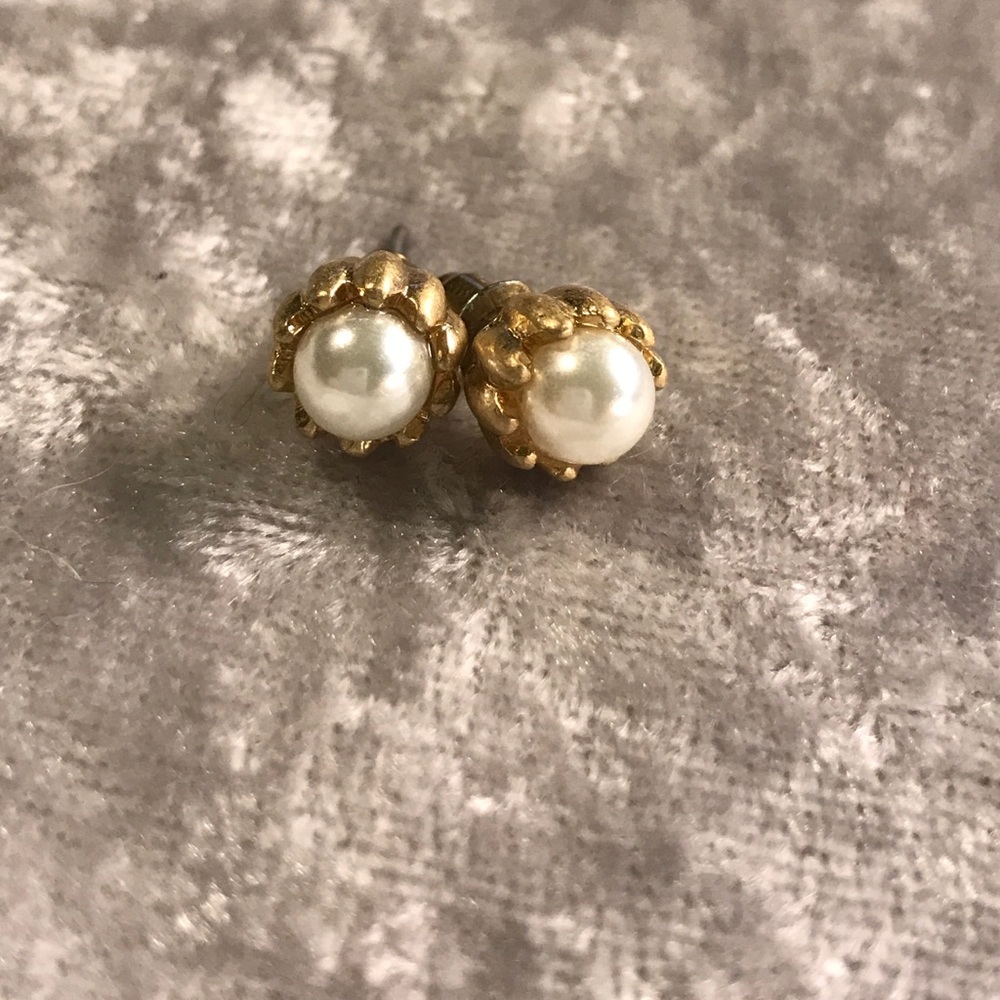Gold and pearl stud earrings