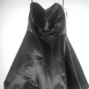 black strapless cocktail dress
