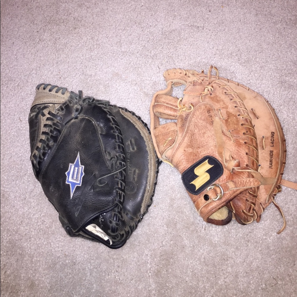 Catcher gloves