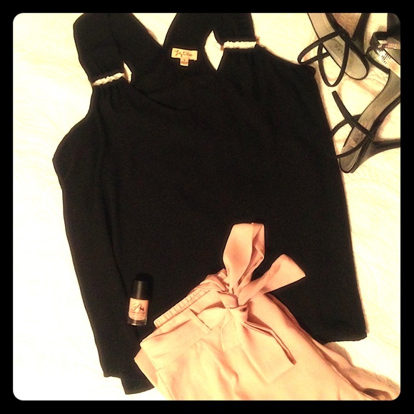 Black Oversized Lily White Tank - Picture 2 of 8