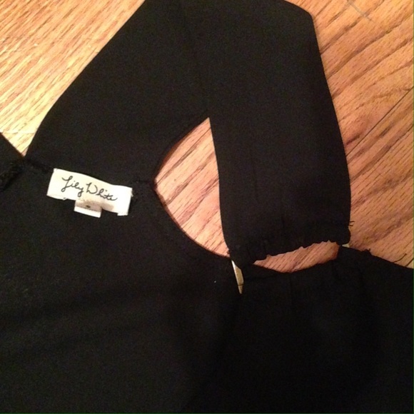 Black Oversized Lily White Tank - Picture 4 of 8