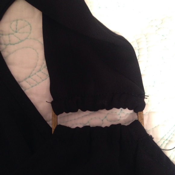 Black Oversized Lily White Tank - Picture 6 of 8