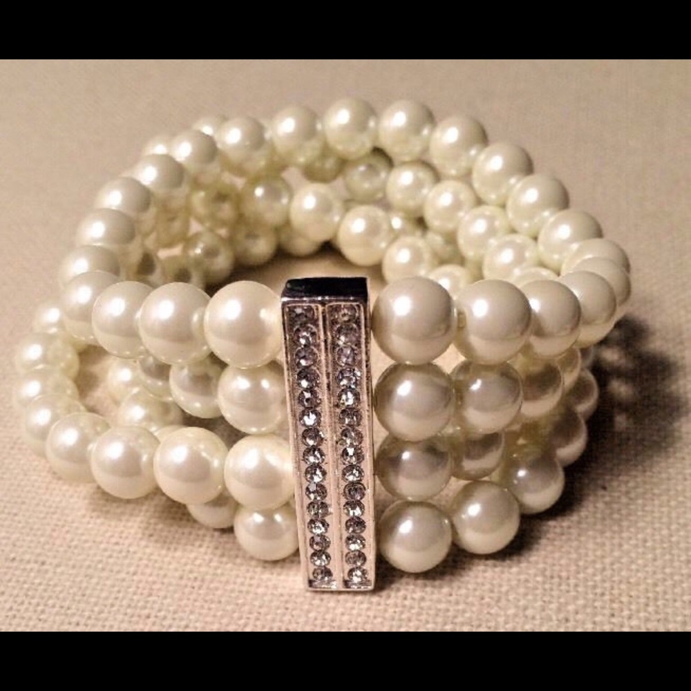Elaine pearl bracelet