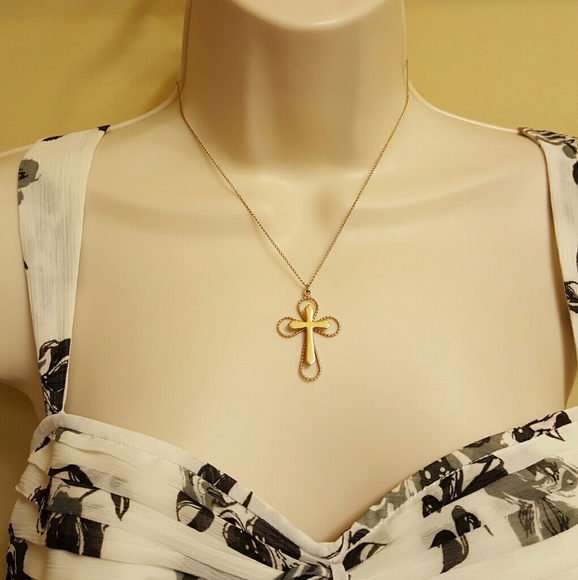 Sarah coventry necklace with Cross pendant. - Picture 1 of 3