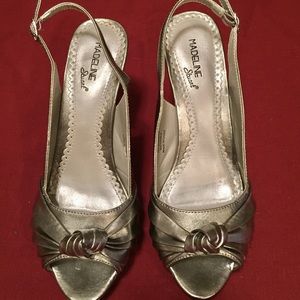 Madeline Stuart platform pumps