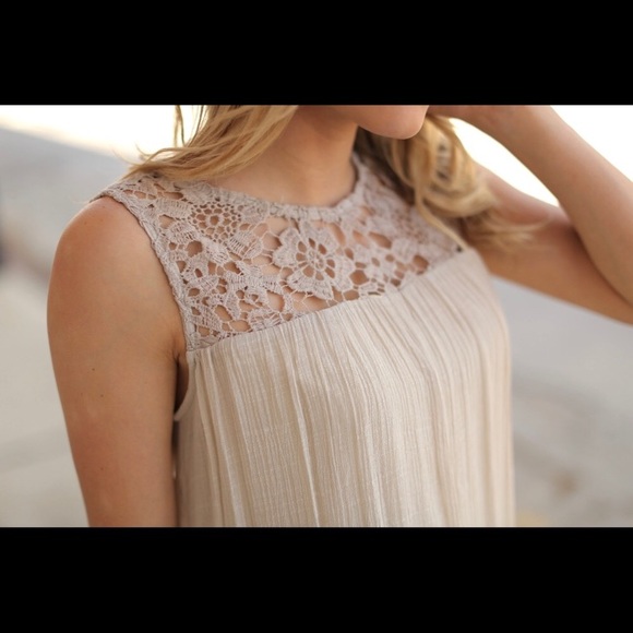 NEW Crochet detail shift dress - Picture 2 of 3