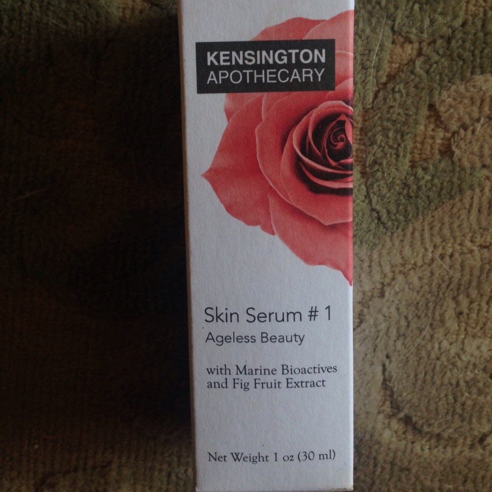 NEW IN BOX SKIN SERUM** organic**