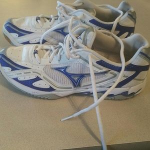 Mizuno volleyball shoes