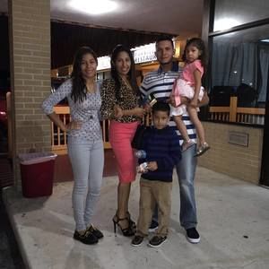 Meet your Posher, Dania yessenia