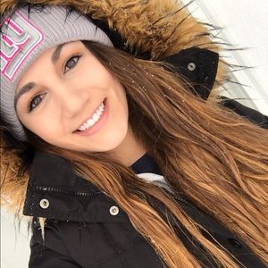 Meet your Posher, Caitlin