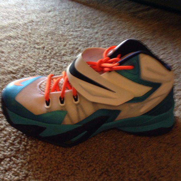 Lebron soilder 8s - Picture 3 of 3