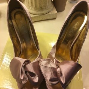 ❤️❤️❤️stacked satin peep toe heel