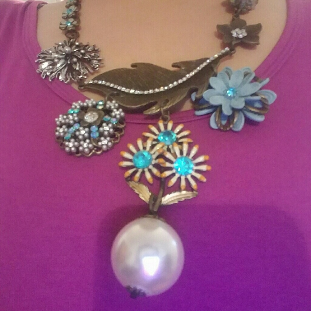 **Easter sale!**  Plunder vintage necklace Tarah