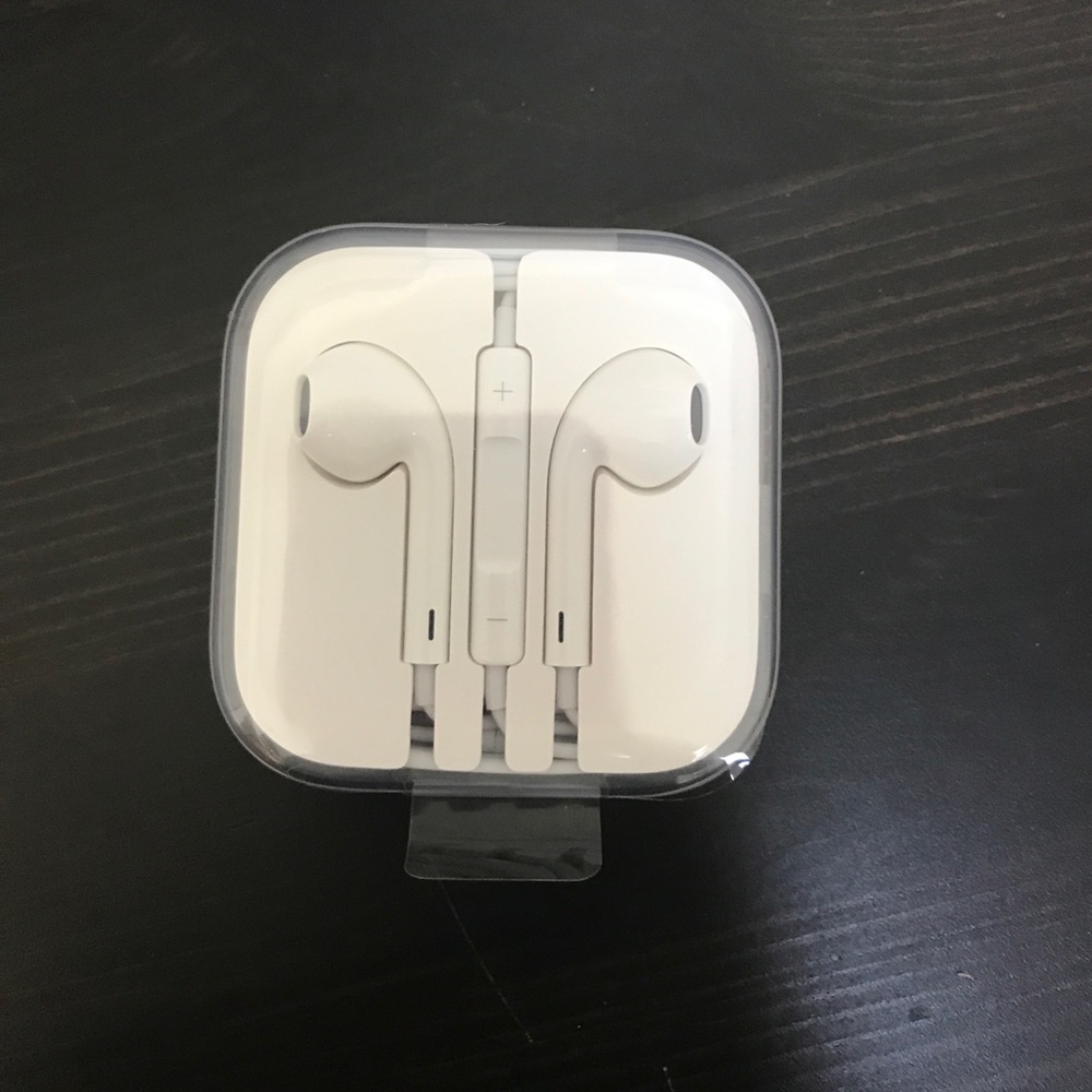 iPhone headphones 🎧 with auxiliary end