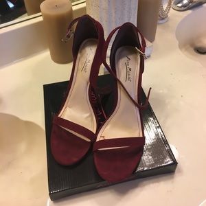 velvet strappy heel with ankle strap (BURGUNDY)