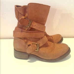 Steve Madden Distressed  Brewzzer Moto Boots