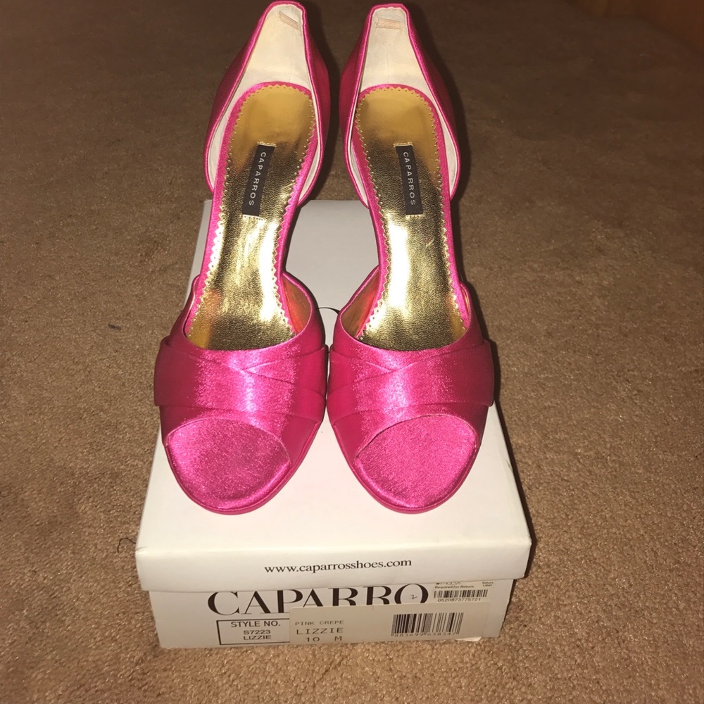 Fuschia shoes in satin